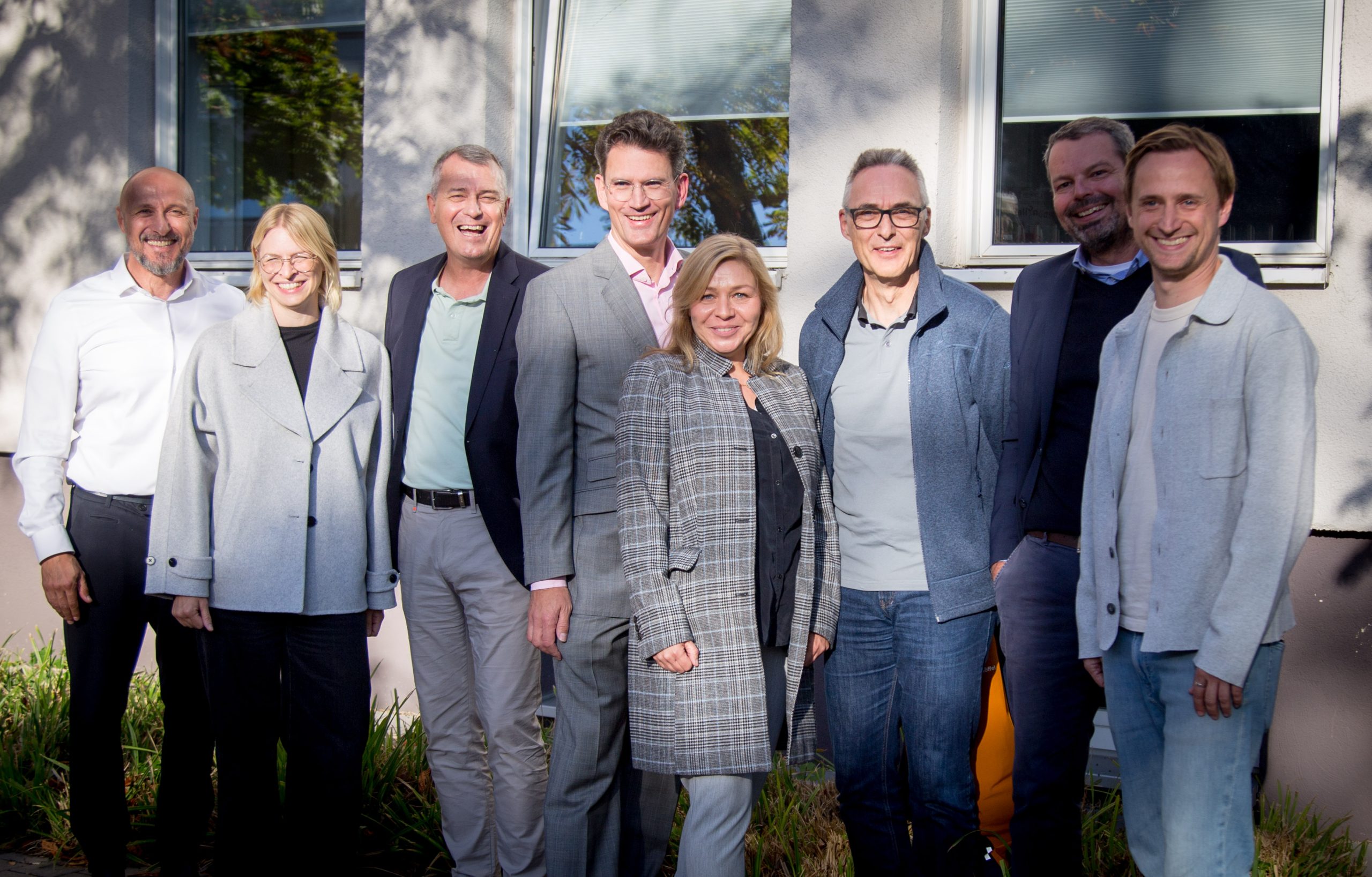 Der Beirat Ausbildungshaus hat das Projekt von Beginn an begleitet. Von links: Christian Beck (Heidelberger Druckmaschinen), Milena Brodt (IG Metall), Klaus Pawlowski (Agentur für Arbeit), Marc Massoth (Wirtschaftsförderung), Nadine Hülden und Reiner Herzog (Heidelberger Dienste), Arnd Suck (Südwestmetall) und Jens Ritter (Stadtjugendring).